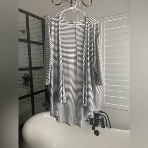 Luluroe Lindsay Kimono Size L (18-22)